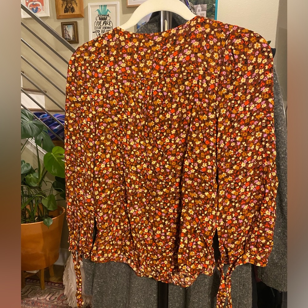 Floral button down - Picture 4 of 4